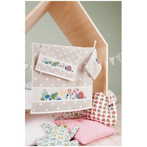 Borduurblad productfoto Rico Design Handdoek - roze polkadot 2