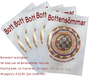 Borduurblad productfoto Boek Bottensömmar - Nan van der Storm