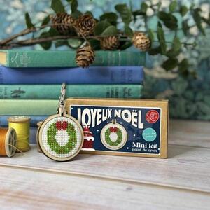 Borduurblad productfoto Borduurpakket Crafty Company Mini Kit – Joyeux Noël