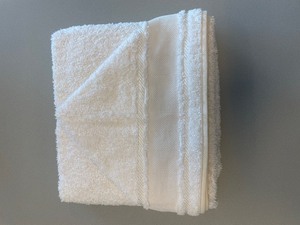 Borduurblad productfoto Babycape met capuchon ecru